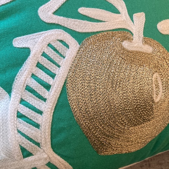 Pottery Barn Teen New York Big Apple Pillow with Insert - Picture 3 of 5